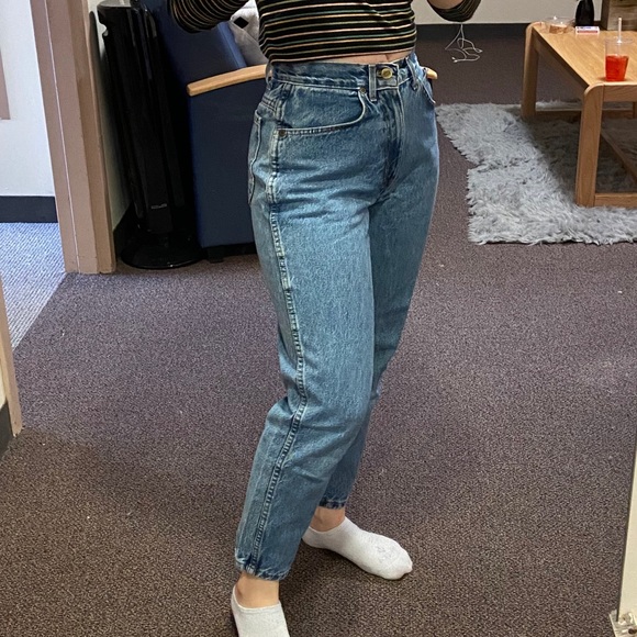 Chic Vintage Jeans - Picture 2 of 4
